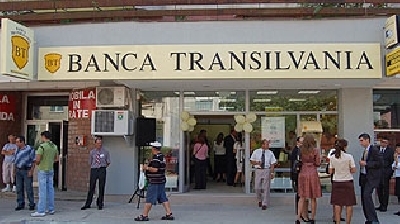 Banca Transilvania a înghițit o rivală, unde mulți români aveau conturi