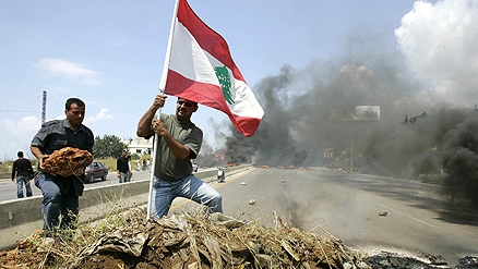 Tensiunile politice dintre Israel şi Hezbollah alimentează temerile că un nou conflict armat va izbucni în regiune.