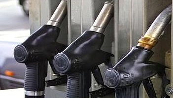 Maşinile Consiliului Judeţean Bistriţa-Năsăud vor consuma în doi ani carburanţi în valoare de 100.000 de euro