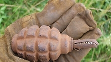 Două grenade au fost găsite de un copil de zece ani / Foto: 90thidpg.us