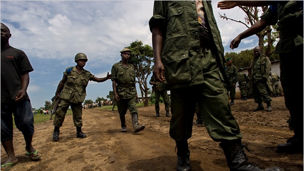 Peste 900 de deținuți au evadat în Congo