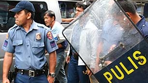 Poliţia filipineză nu e străină de torturi.