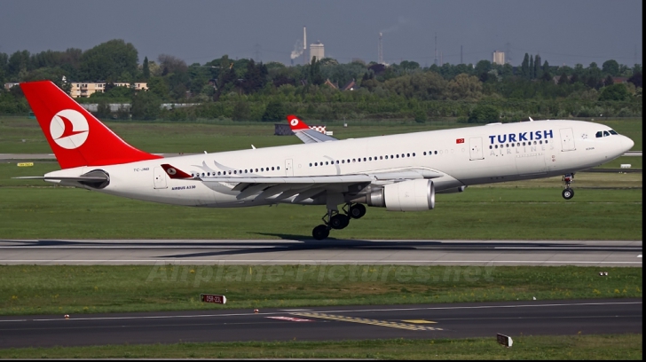 Alertă cu bombă! Un avion Turkish Airlines a fost deviat, iar pasagerii debarcați