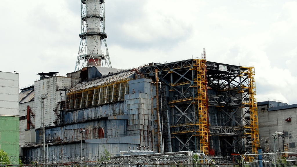 Sarcofagul deasupra reactorului explodat la Cernobîl / FOTO: wordpress.com