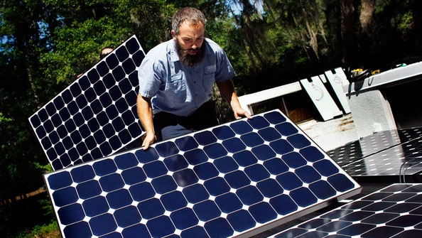 Panouri fotovoltaice / FOTO: ebscosustainability.com
