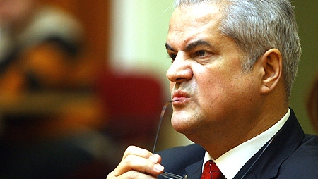 Campania Realitatea PLUS „România, furată la bucată”. Privatizarea Petrom, vânzarea monopolului de stat către străini