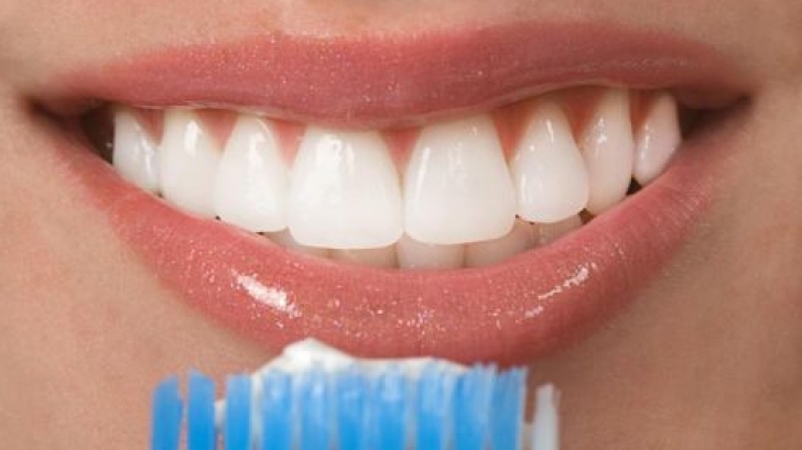 Care este modul corect de spălare pe dinţi