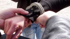 Un hoț perseverent. A intrat de cinci ori într-un amantet. Brățara furată a aruncat-o din greșeală la gunoi