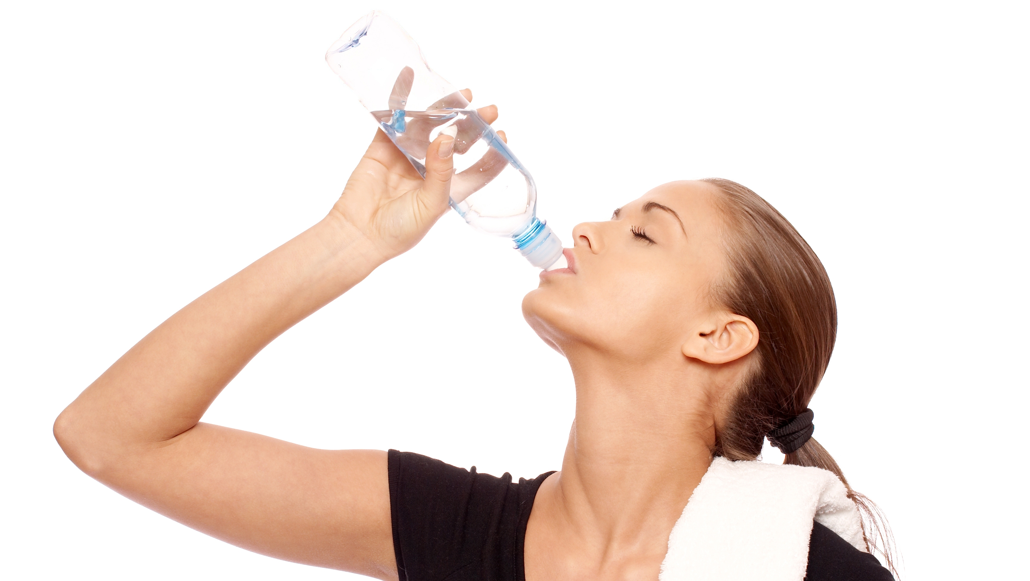 Hidratează-te bine pe caniculă! Câți litri de apă trebuie să consumăm, când este cald afară