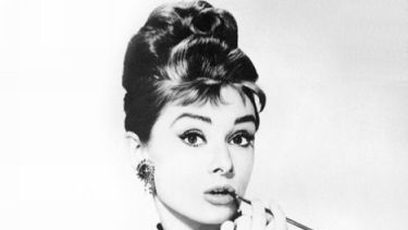 Cea mai populară coafură: Cocul purtat de Audrey Hepburn în filmul \
