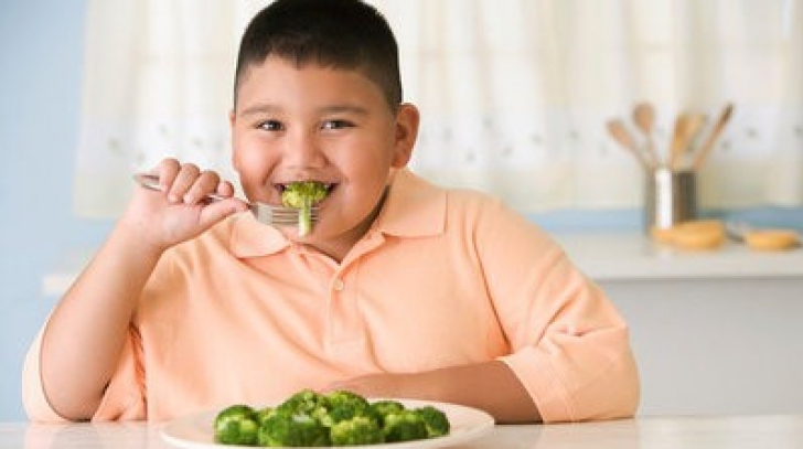 Obezitatea la copii - De ce nu observă părinţii că micuţii lor au probleme cu greutatea?