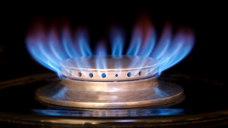 Majorarea preţului la gaze pentru consumatorii casnici, amânată