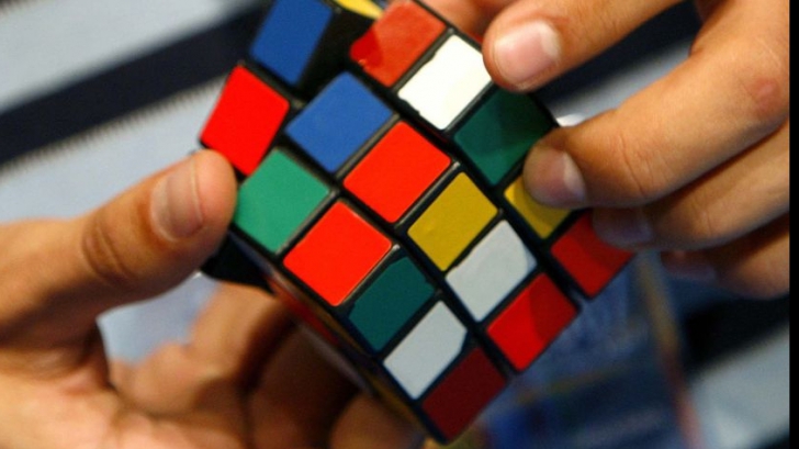 Cubul Rubik, o jucărie care nu se învecheşte