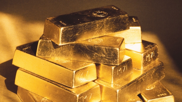 Preţul aurului a atins luni un nou nivel istoric
