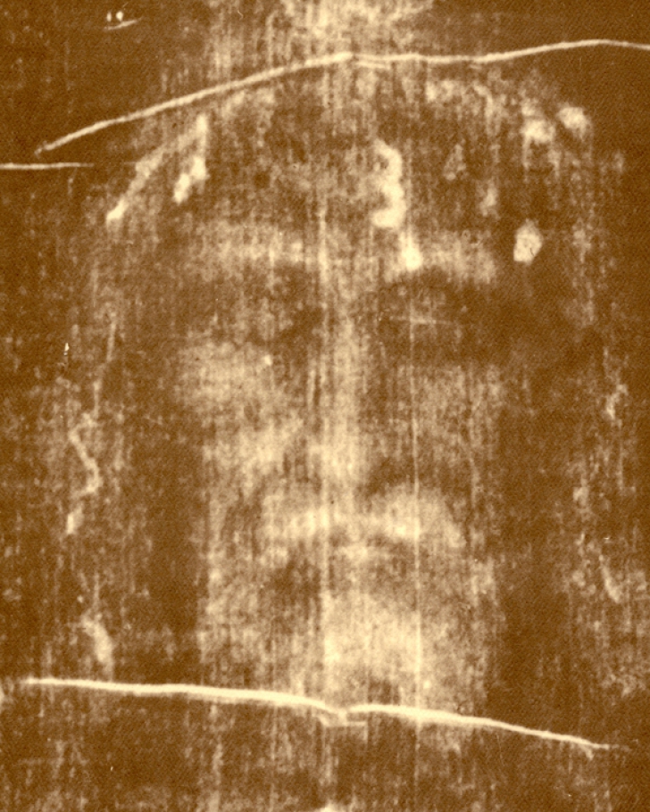 Chipul de pe Giulgiul din Torino despre care se crede că ar aparţine lui Iisus