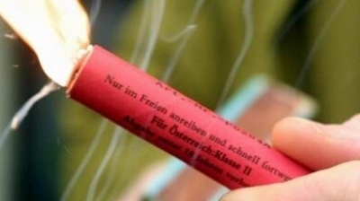 Adolescent rănit la mâini, picioare și față în timp ce folosea petarde. Băiatul a ajuns la spital 