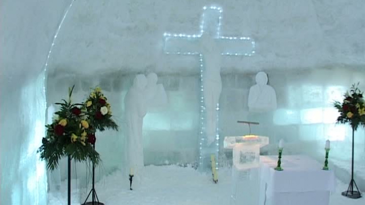 Biserica de gheaţă de la Bâlea Lac a fost sfinţită