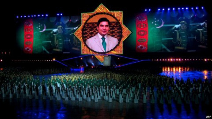 Liderul turkmen şi cultul personalităţii