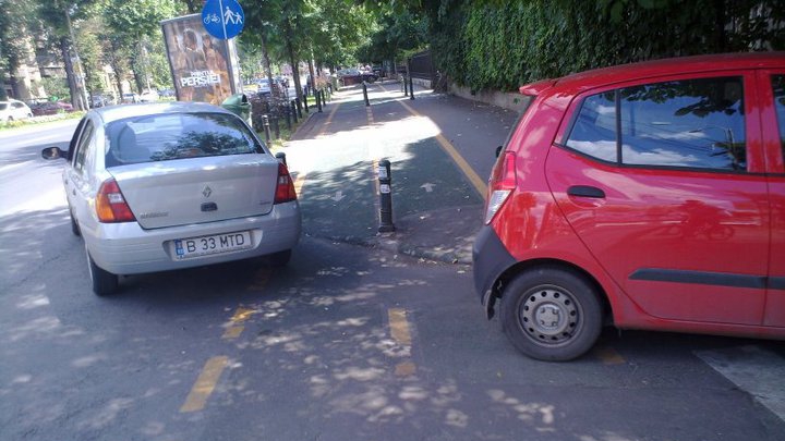 Cod Rutier 2025. Cât e amenda daca ai parcat mașina pe pista special destinată bicicletelor?