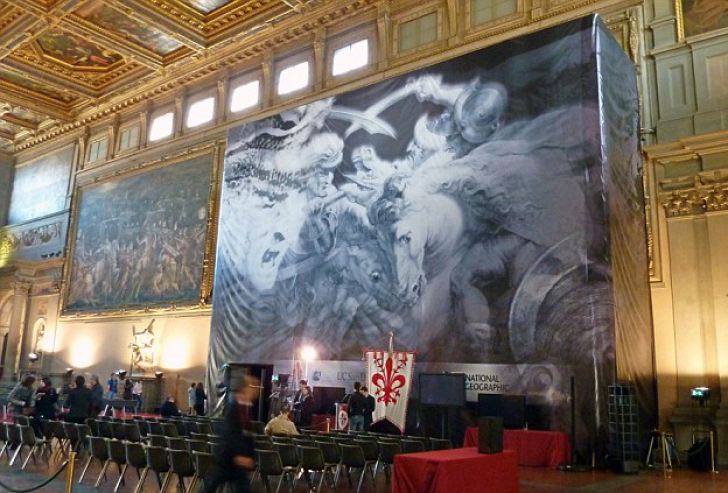 Un banner care înfăţişează capodopera lui da Vinci care ar putea sta ascunsă în spatele unui zid