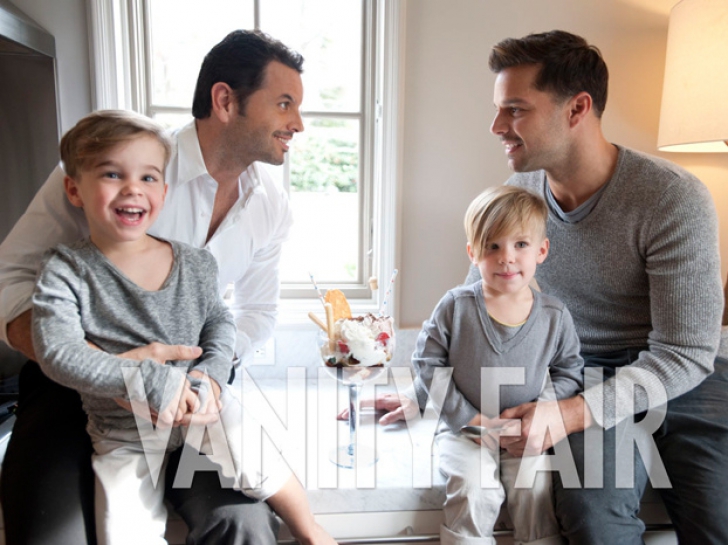 Ricky Martin, iubitul său Carlos şi gemenii lor, Matteo şi Valentino