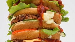 De ce nu te poți abține nici în post de la fast-food? Secretul toxic al gustului