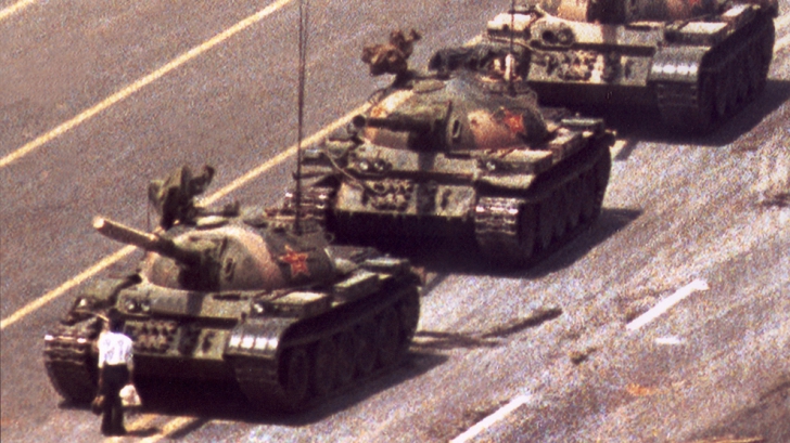 Celebrul om care a stat în faţa tancurilor, în timpul protestelor din 1989 din Piaţa Tiananmen, din Beijing