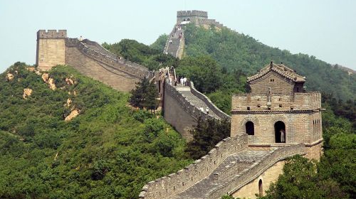 Dorel „made in” China! 2 muncitori au făcut o gaură cu excavatorul în Marele Zid Chinezesc: „Daunele sunt ireversibile”