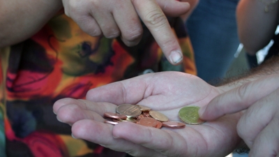 BNR: Plafonarea adaosului comercial pentru produse alimentare a avut o mare contribuţie la reducerea inflaţiei