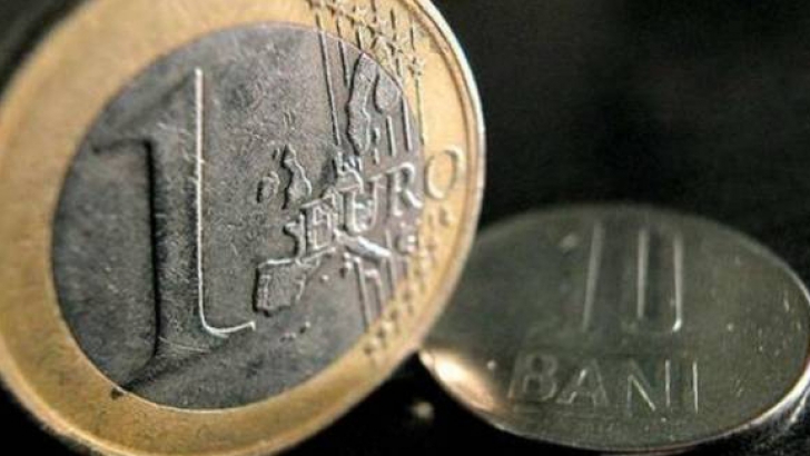 Euro a sărit la 4,46 lei