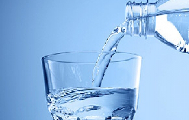 Câtă apă trebuie de fapt să consumăm în fiecare zi