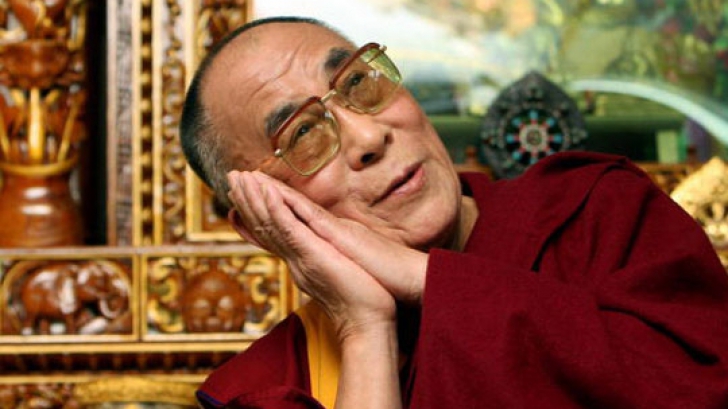 Dalai Lama a scris pe Facebook că religia nu mai este adecvată
