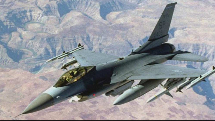Un avion de luptă F-16 american s-a prăbușit la decolare în Afganistan. Pilotul s-a catapultat