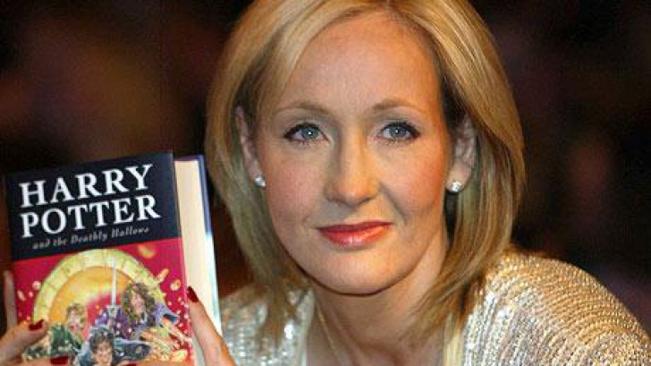 J.K. Rowling a devenit faimoasă datorită romanelor din seria Harry Potter