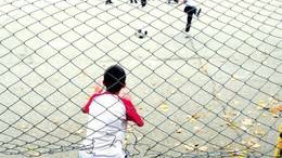 Tragedie în Argeș: tânăr de 23 de ani, strivit de o poartă de fotbal! Autoritățile locale pasează responsabilitatea