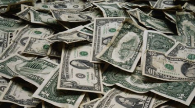 Dolarul se apreciază din cauza aversiunii faţă de risc înainte ca uraganul Sandy să lovească SUA