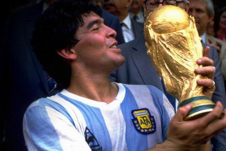 Omagiu adus de primarul din Napoli celui mai mai mare fotbalist al tuturor timpurilor. Arena San Paolo ar putea primi numele Diego Armando Maradona