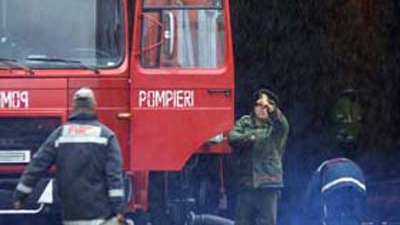 MAŞINĂ ÎN FLĂCĂRI pe DN1. Trei EXPLOZII