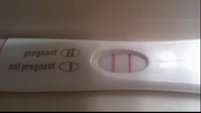 Manifest scramble Ass A bagat un test de sarcină într-un pahar cu cola. L-a lăsat 3 minute şi  după a avut un şoc