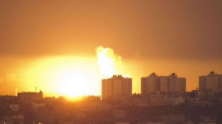 Bombardamentele în Fâşia Gaza au ucis cel puţin 1000 de oameni