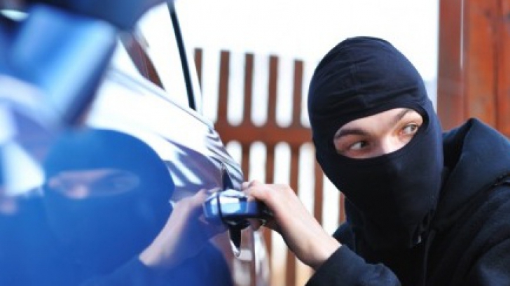 URMĂRIRE CA ÎN FILME în Capitală: hoţi de maşini, prinşi cu FOCURI DE ARMĂ 