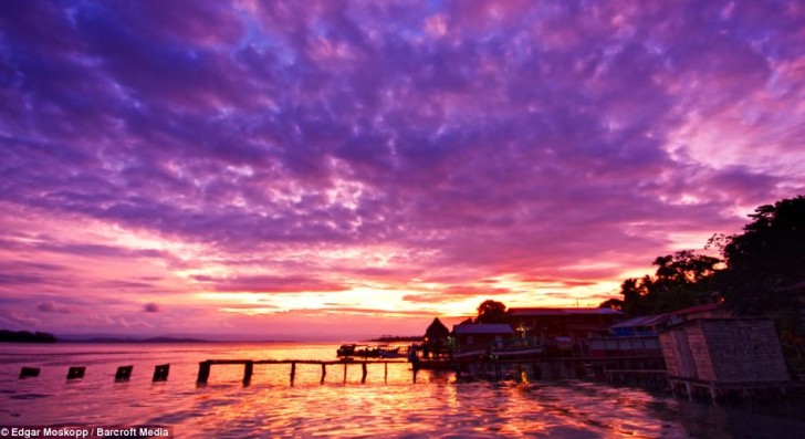 Apus de soare surprins deasupra oceanului, în Bocas Del Torro, Panama / Foto: Daily Mail 