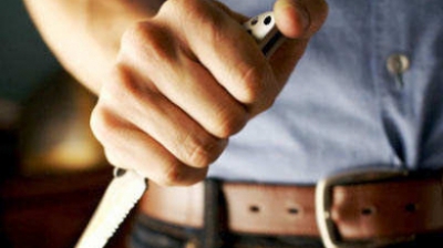 Braşov: Adolescenta înjunghiată pe peronul unei gări are pareză de nerv facial