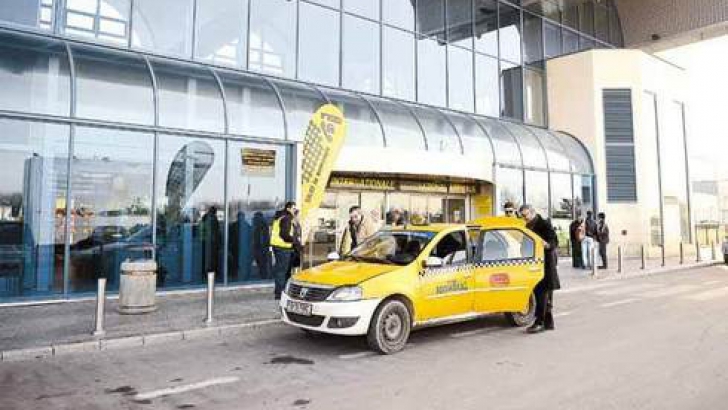 Peste 30 de amenzi aplicate taximetriştilor din zona Aeroportului Otopeni, în două ore