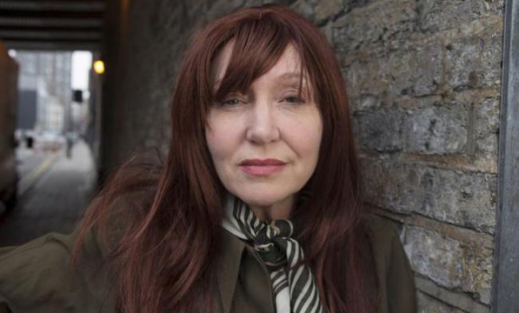 Jenny este mamă a doi copii şi femeia care trăieşte o viaţă dublă