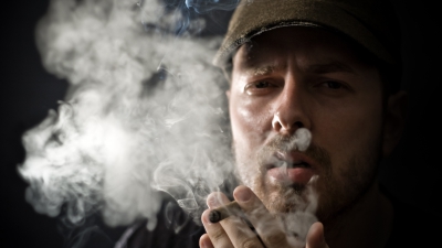 Află de ce FUMĂTORII dorm mai prost decât NEFUMĂTORII