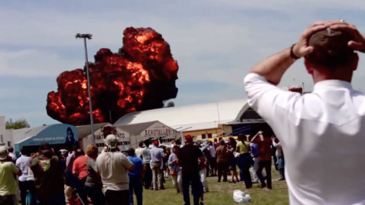 Avion PRĂBUŞIT la un show aviatic