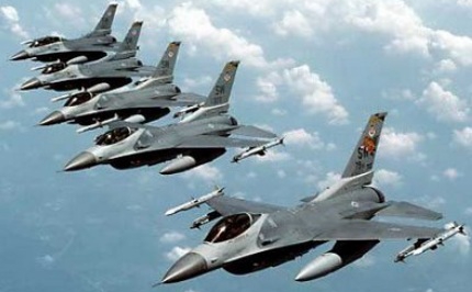 Primele avioane de luptă F-16 ce vor fi folosite la pregătirea piloților ucraineni au ajuns în România – Cine le-a trimis