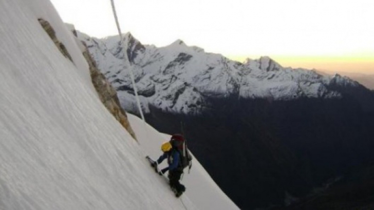 Alpinist - imagine cu notă sugestivă
