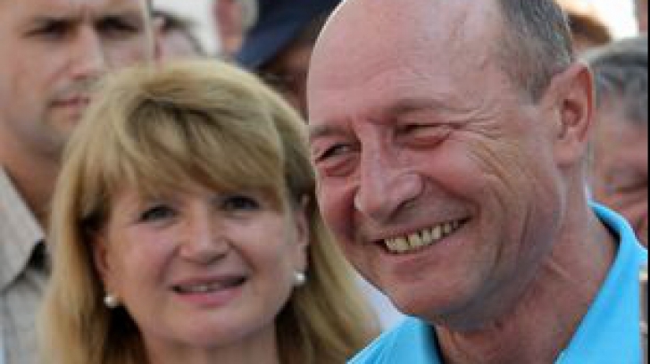 Traian şi Maria Băsescu, bunici fericiţi